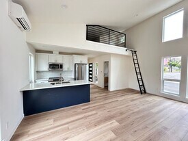 8024 36th Ave S in Seattle, WA - Building Photo