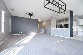 2664 Cobblestone Dr in Crystal Lake, IL - Building Photo - Building Photo