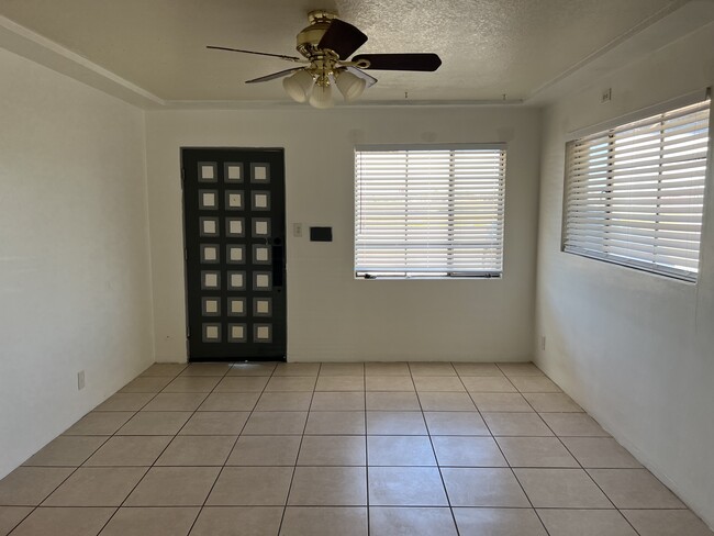 223 E 2nd St in Mesa, AZ - Foto de edificio - Building Photo