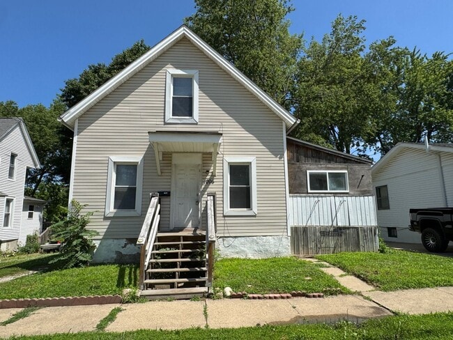 property at 1205 W Taylor St