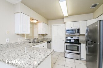 1104 Tiburon Dr in Seffner, FL - Building Photo - Building Photo