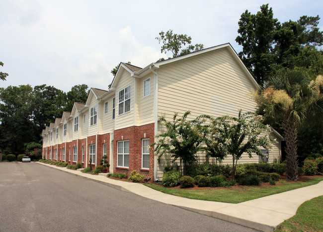 241 Howle Ave in Charleston, SC - Foto de edificio - Building Photo