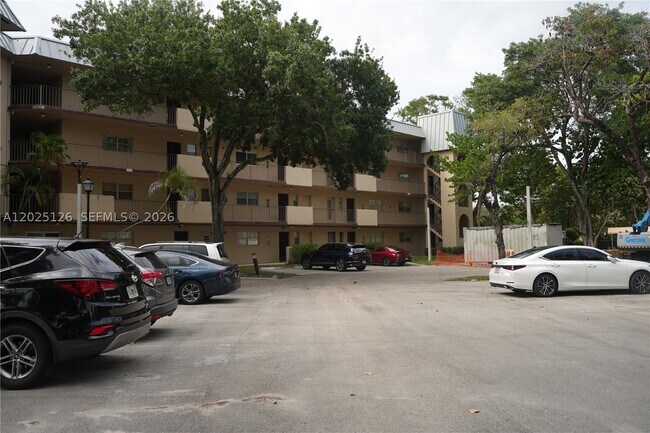 property at 6001 N Falls Cir Dr