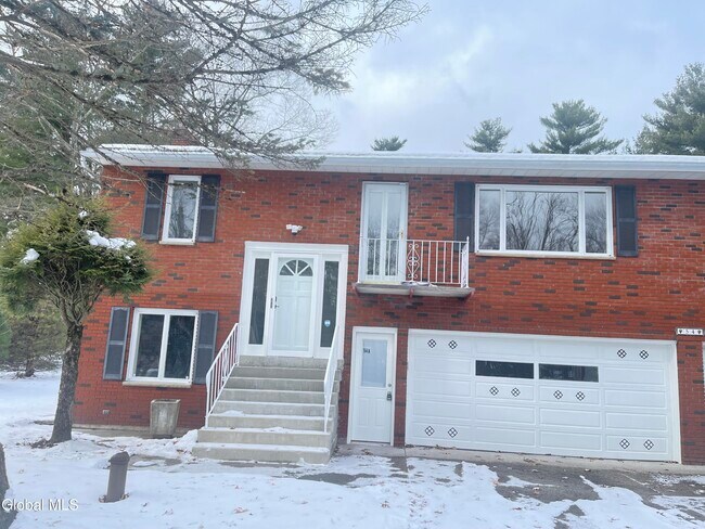 54 NY-236 in Clifton Park, NY - Building Photo - Building Photo