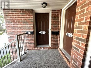 251 Keltie Private in Ottawa, ON - Building Photo - Building Photo