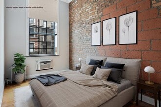 221 E 11th St in New York, NY - Foto de edificio - Building Photo