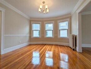 32 Trowbridge St, Unit 3,500 in Arlington, MA - Building Photo - Building Photo