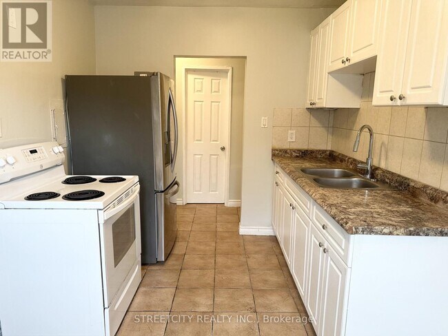 220 Ashland Ave in London, ON - Building Photo - Building Photo