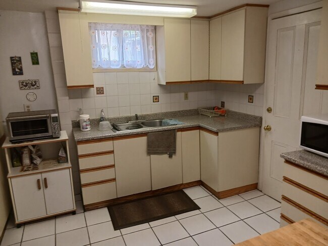 42 Winston Park Blvd in Toronto, ON - Building Photo - Building Photo