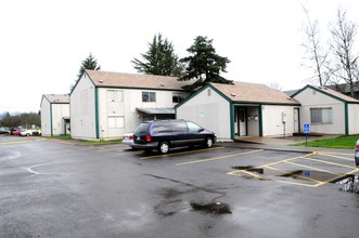 East Ninth Street Apartments in Newberg, OR - Building Photo - Building Photo