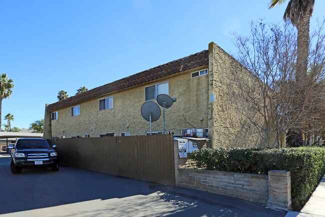 1121-1159 S Emerald Ave in El Cajon, CA - Building Photo - Building Photo