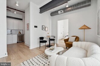 901 King St in Alexandria, VA - Foto de edificio - Building Photo