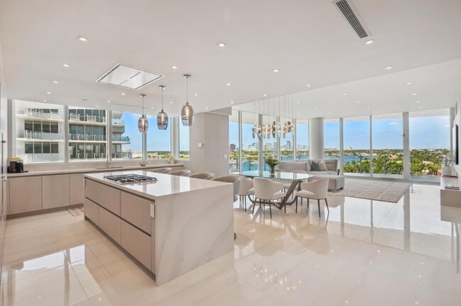 2241 SE 17th St in Fort Lauderdale, FL - Building Photo - Building Photo