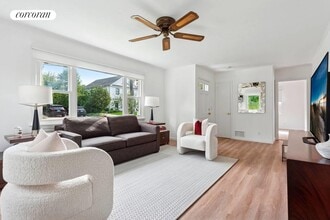 26 Meadowlark Ln in Sag Harbor, NY - Building Photo - Building Photo
