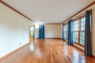 1551 Crowfoot Cir N in Hoffman Estates, IL - Foto de edificio - Building Photo