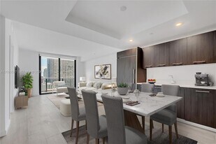 45 SW 9th St, Unit 2105 in Miami, FL - Building Photo