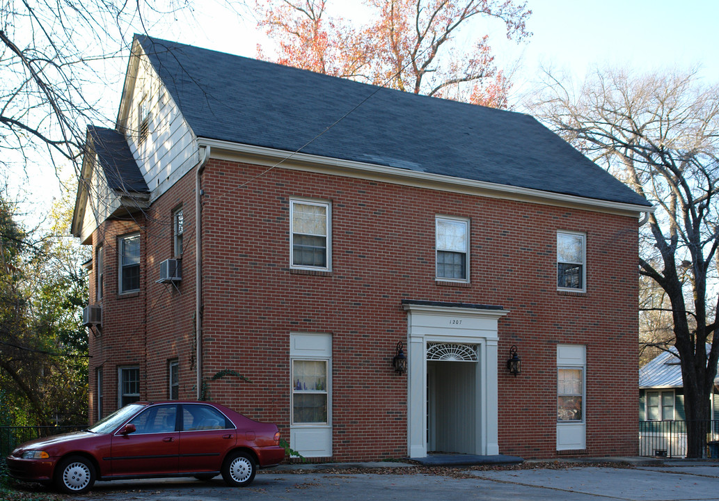 1207 Watts St in Durham, NC - Foto de edificio