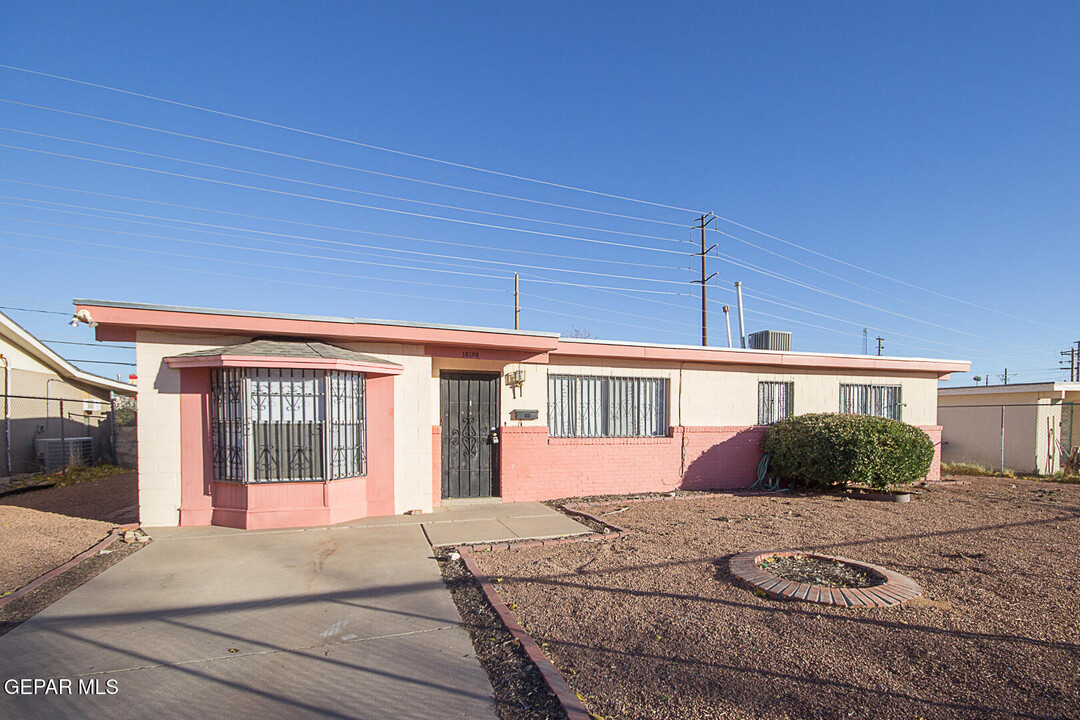 10108 Shenandoah St in El Paso, TX - Building Photo