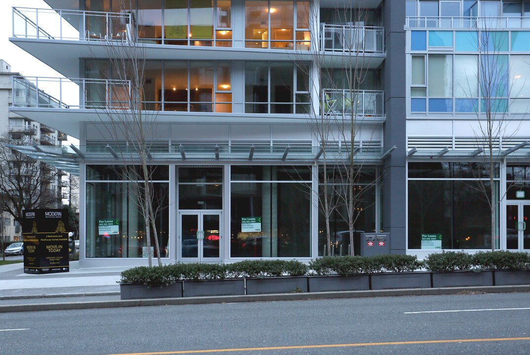 Modern in Vancouver, BC - Building Photo