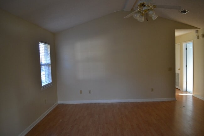 1028 Barley Dr in Hinesville, GA - Building Photo - Building Photo