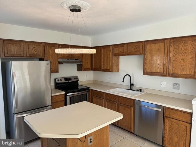 7481 Gadsby Square in Alexandria, VA - Building Photo - Building Photo