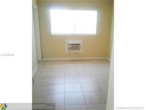 145 SW 5th Ct in Dania Beach, FL - Building Photo - Interior Photo