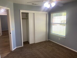 1025 S Tracy St in Visalia, CA - Foto de edificio - Building Photo