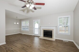 240 Wood Green Dr in Wendell, NC - Building Photo - Building Photo