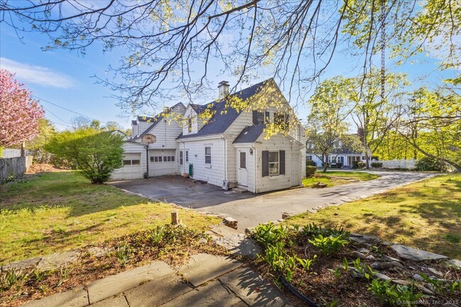 8 Arlington Heights in Norwich, CT - Building Photo - Building Photo