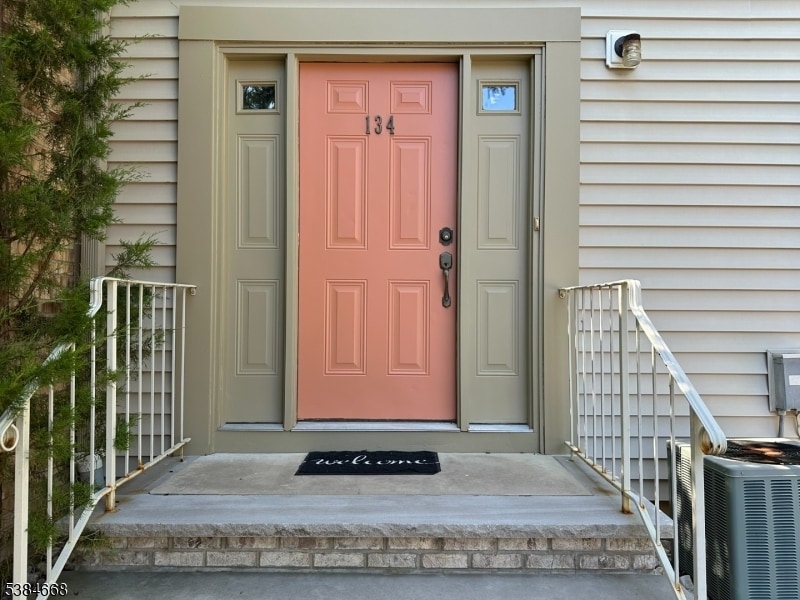 134 Sunrise Dr in Hanover, NJ - Building Photo