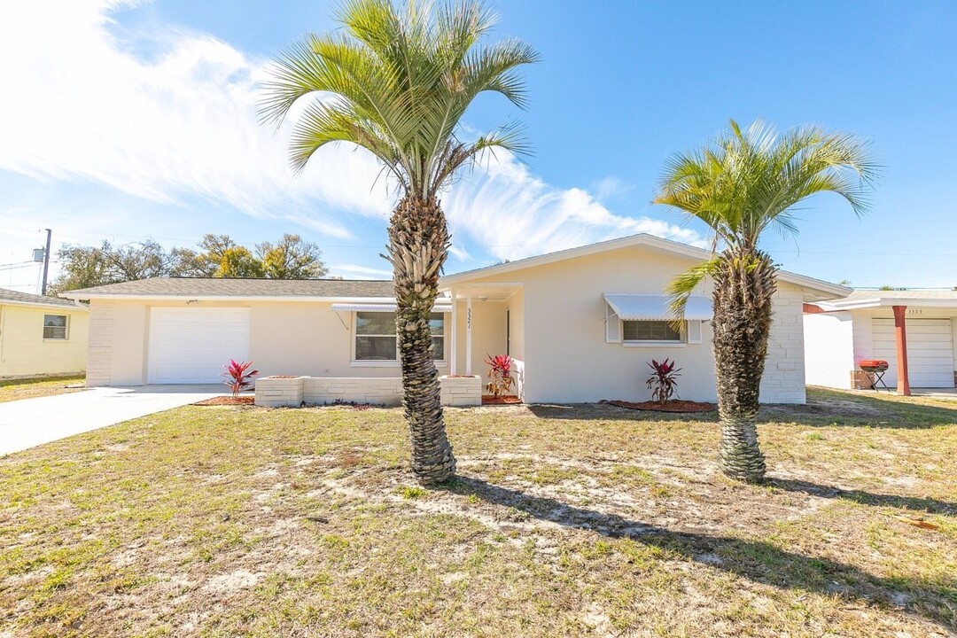 3321 Devonshire Dr in Holiday, FL - Building Photo