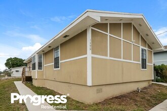 1496 W 31st St, Unit 2202 in West Palm Beach, FL - Building Photo - Building Photo