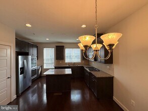 111 Kandinsky Loop in Silver Spring, MD - Foto de edificio - Building Photo