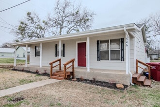 306 N Bois D Arc St in Savoy, TX - Building Photo - Building Photo