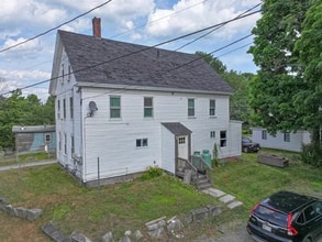 12 Church St, Unit 3 in Farmington, NH - Building Photo - Building Photo