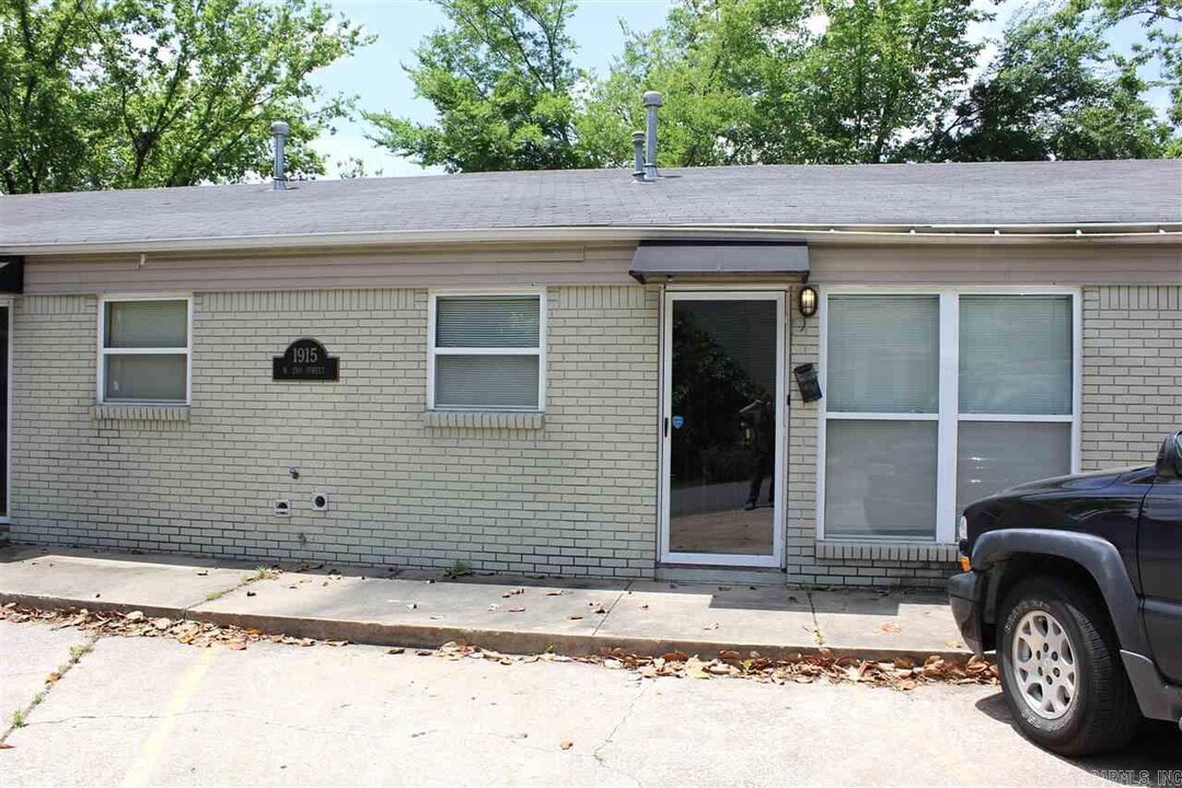 1915 W 2nd St in Little Rock, AR - Building Photo