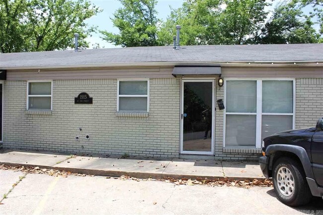 property at 1915 W 2nd St