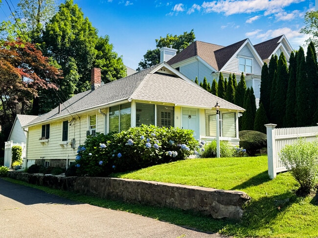 11 Witch Ln in Norwalk, CT - Building Photo - Building Photo