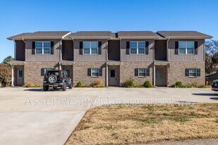 932 Warrior Hill Dr in Louisville, TN - Building Photo