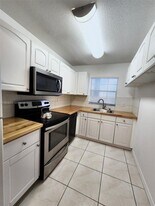 4951 Wedgewood Way in West Palm Beach, FL - Building Photo
