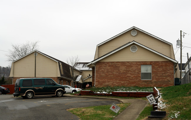 748 Main St in Barboursville, WV - Building Photo - Building Photo