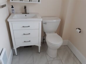 160 Ocean Ave, Unit 2 in Portland, ME - Building Photo - Building Photo