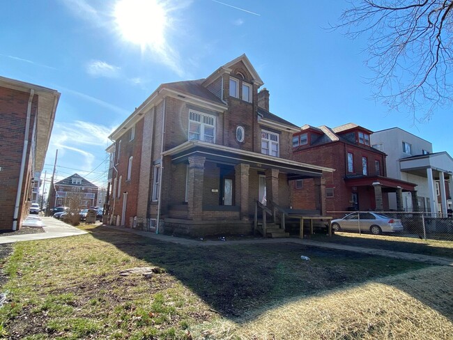 165 E 12th Ave in Columbus, OH - Building Photo - Building Photo