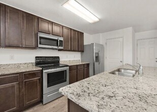718 Widgeon Wy in Crestview, FL - Foto de edificio - Building Photo
