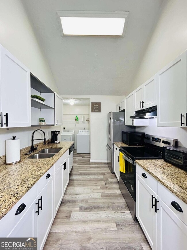 636 Sandys Ln SE in Atlanta, GA - Building Photo - Building Photo