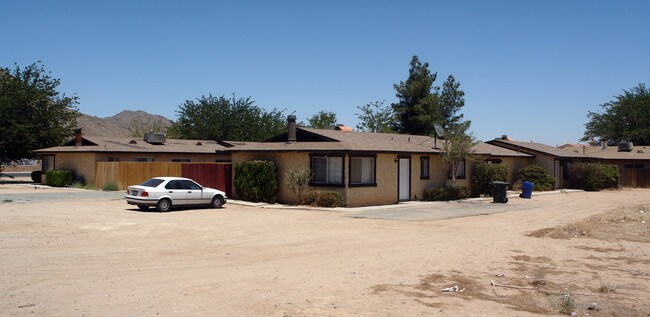 15799 Sago Way in Apple Valley, CA - Foto de edificio - Building Photo