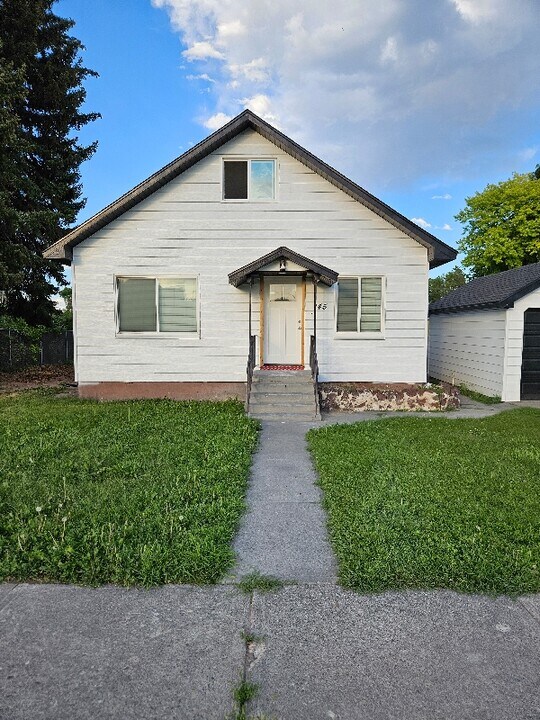 145 N Byron Ave in Shelley, ID - Building Photo
