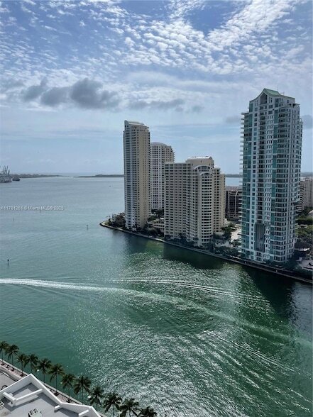 300 S Biscayne Blvd, Unit T2414 in Miami, FL - Foto de edificio