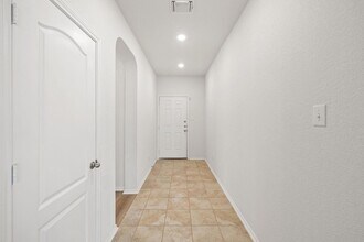 1221 Backcountry Dr in Leander, TX - Foto de edificio - Building Photo