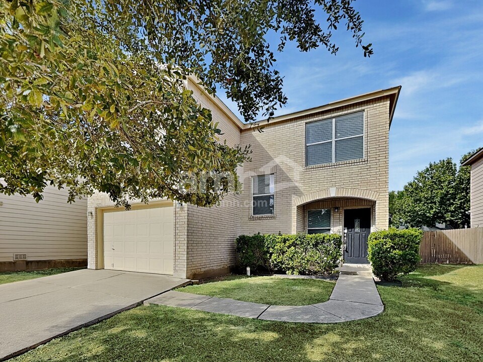 3215 Sunbird Bay in San Antonio, TX - Building Photo